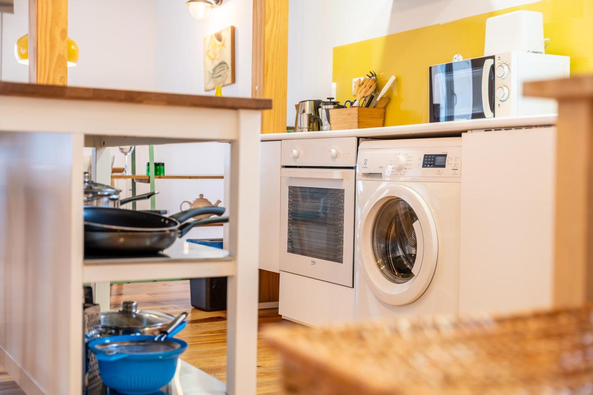 Warm And Inviting, Central Location By Urbanhosting 桑坦德 外观 照片