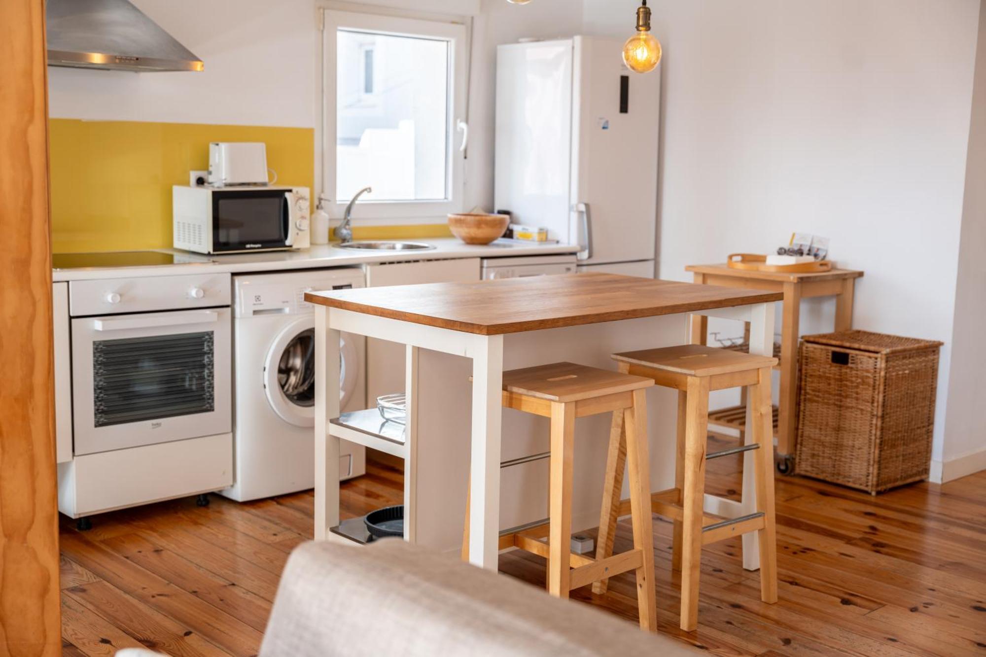 Warm And Inviting, Central Location By Urbanhosting 桑坦德 外观 照片