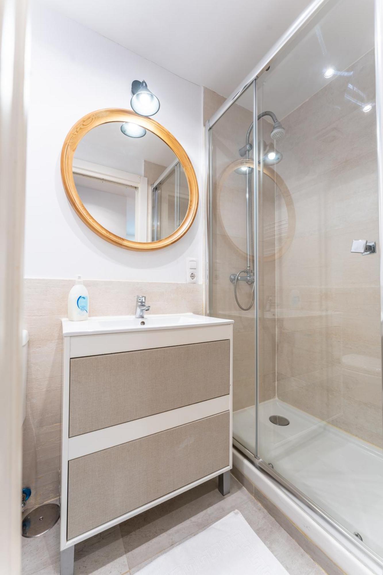 Warm And Inviting, Central Location By Urbanhosting 桑坦德 外观 照片