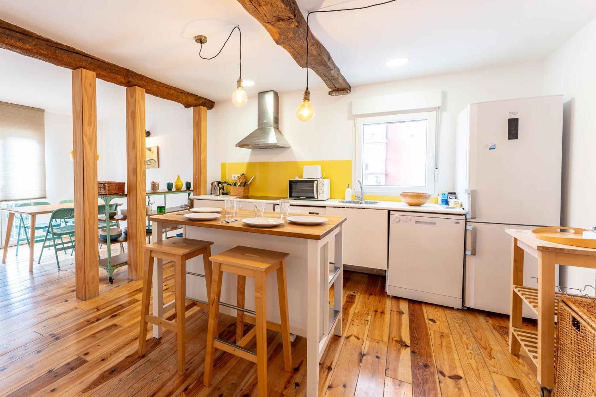 Warm And Inviting, Central Location By Urbanhosting 桑坦德 外观 照片