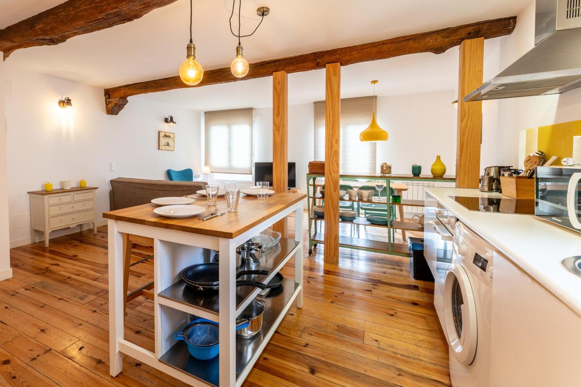 Warm And Inviting, Central Location By Urbanhosting 桑坦德 外观 照片