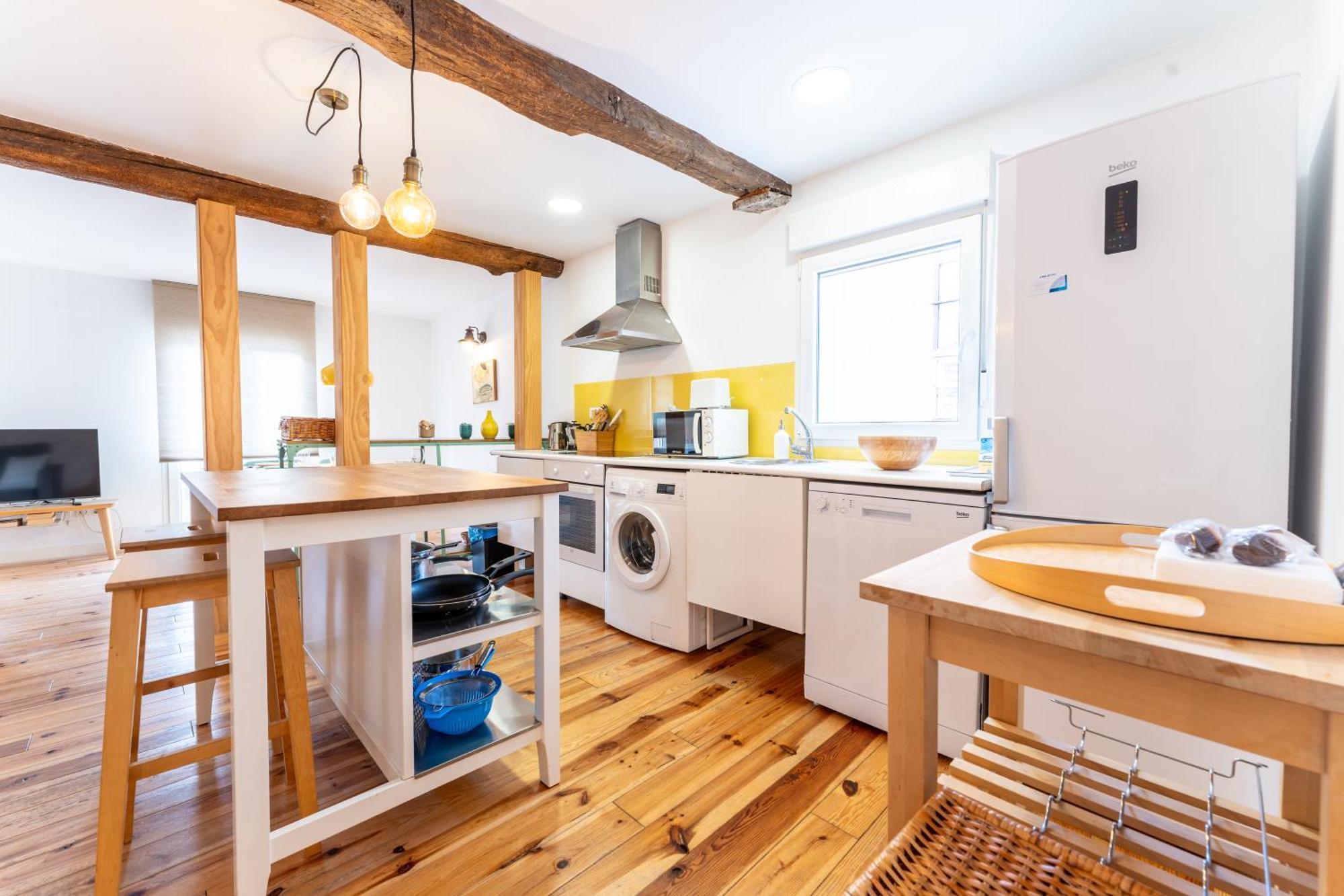 Warm And Inviting, Central Location By Urbanhosting 桑坦德 外观 照片